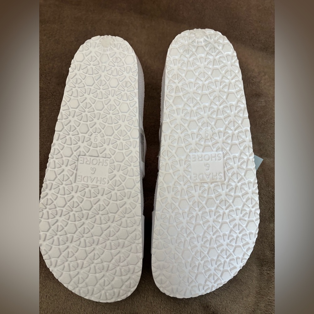 NWT Shade & Shore White Slide Sandals Size 9 - Picture 2 of 3